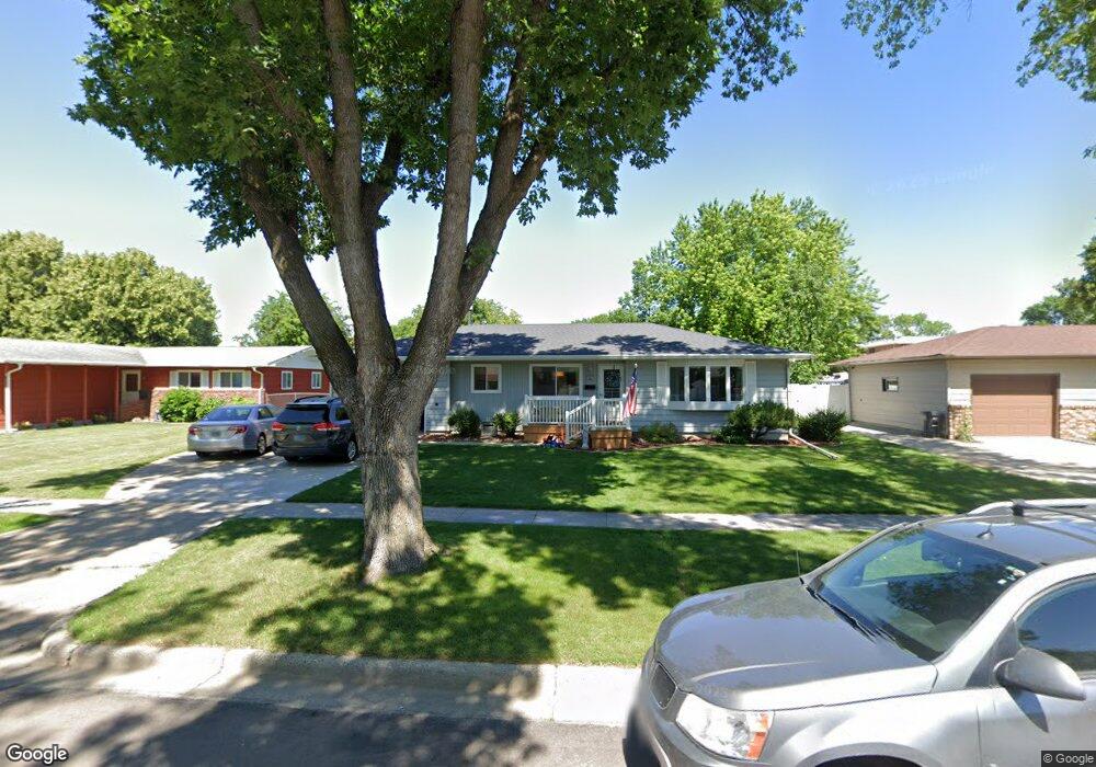 405 Forest Ave N, Fargo, ND 58102 - photo 1