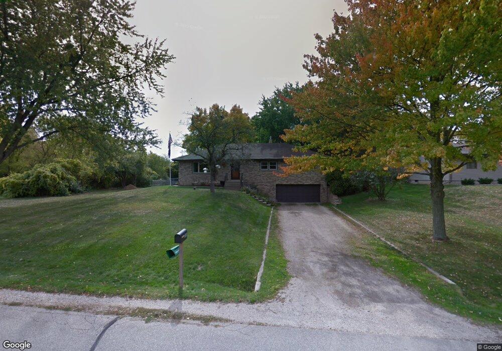 910 W Devonshire Rd, Delafield, WI 53018 - photo 1