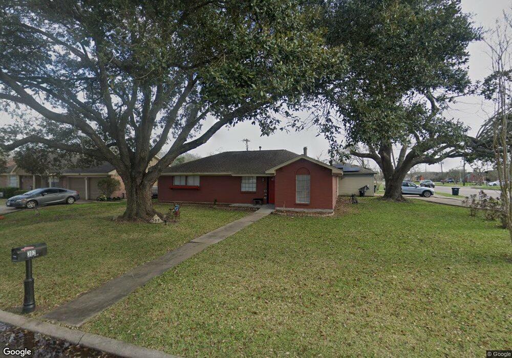 302 Cambridge St, Alvin, TX 77511 - photo 1