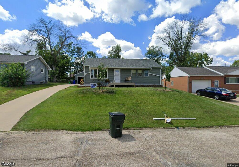 1017 Harold Dr SE, Cedar Rapids, IA 52403 - photo 1