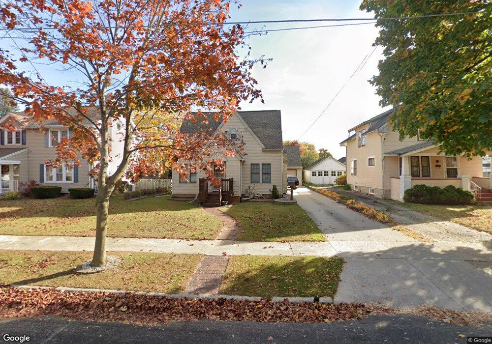 1031 N 14th St, Manitowoc, WI 54220 - photo 1