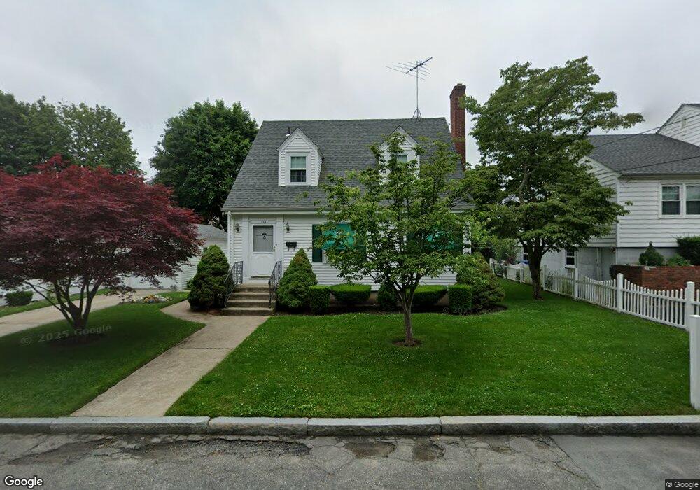 565 Niantic Ave, Cranston, RI 02910 - photo 1