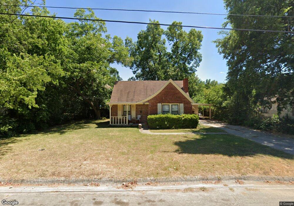 1404 E Tennie St, Gainesville, TX 76240 - photo 1
