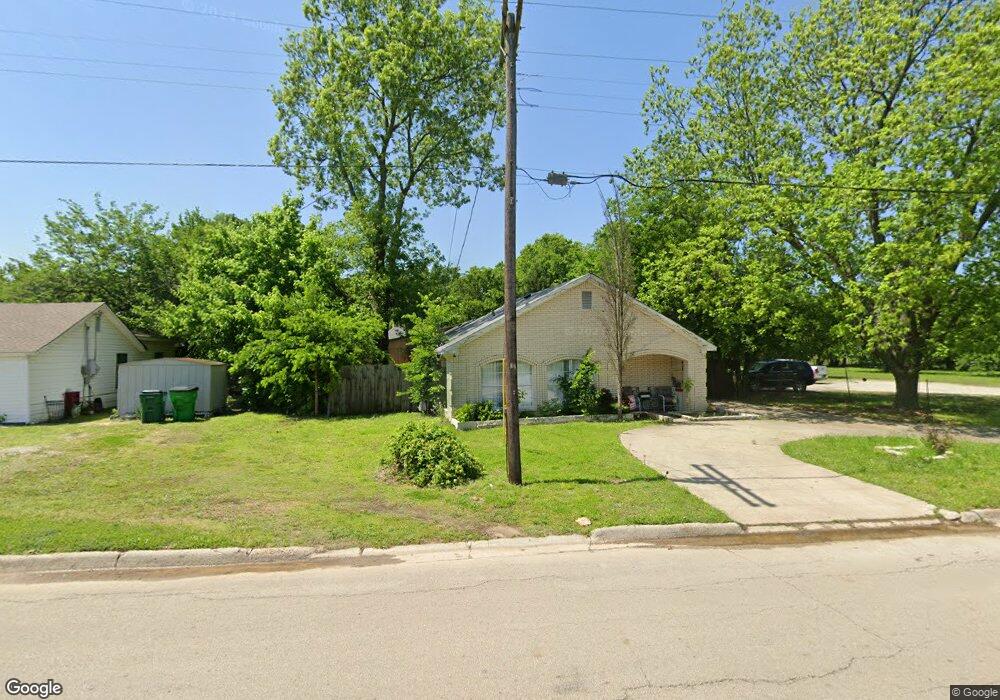 1416 Moss St, Gainesville, TX 76240 - photo 1