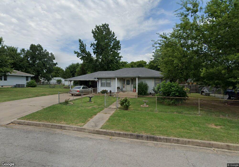 123 E Maple St, Skiatook, OK 74070 - photo 1