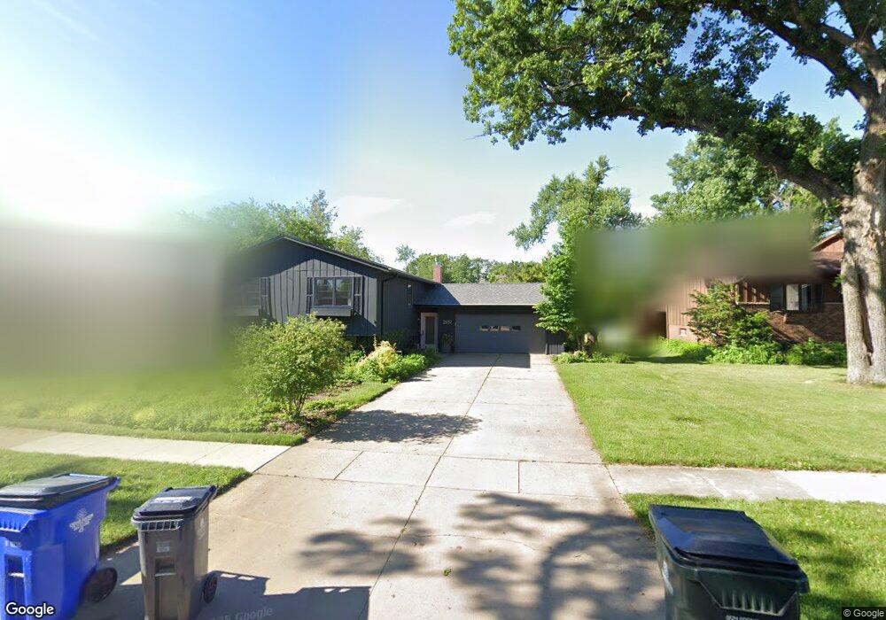 2619 Iris Ave NW, Cedar Rapids, IA 52405 - photo 1