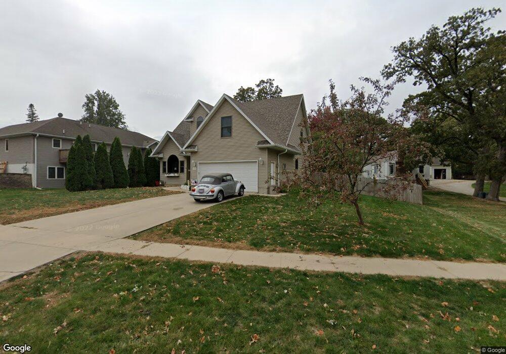 1107 W 11th St S, Newton, IA 50208 - photo 1