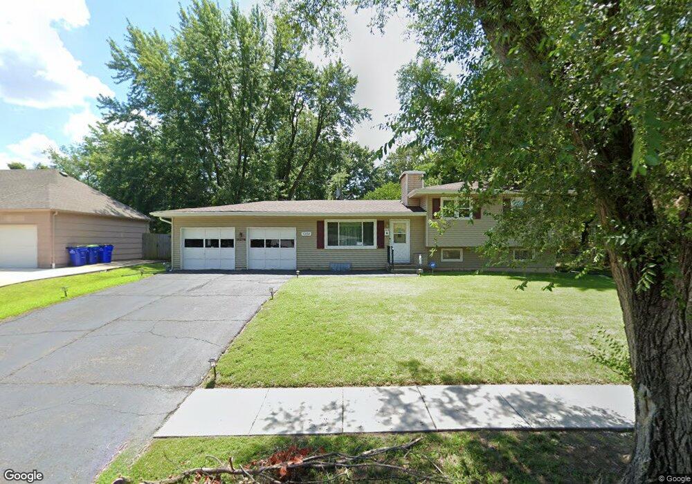 7302 Larsen Ln, Shawnee, KS 66203 - photo 1