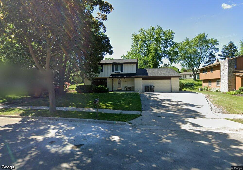 2121 Rambling Rose Rd, Waukesha, WI 53186 - photo 1