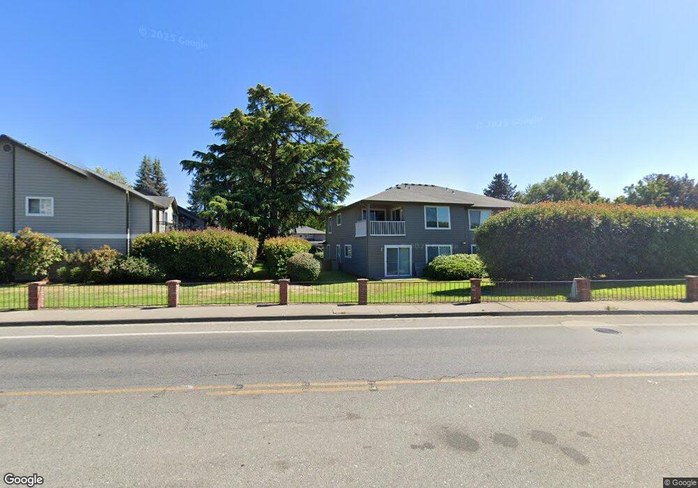 1009 SE Camelot Dr, Grants Pass, OR 97526 - photo 1