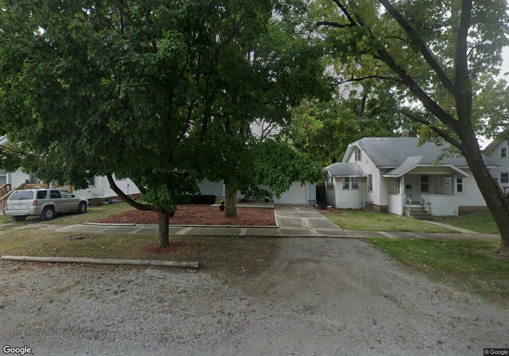 813 N 11th St, Mattoon, IL 61938 - photo 1