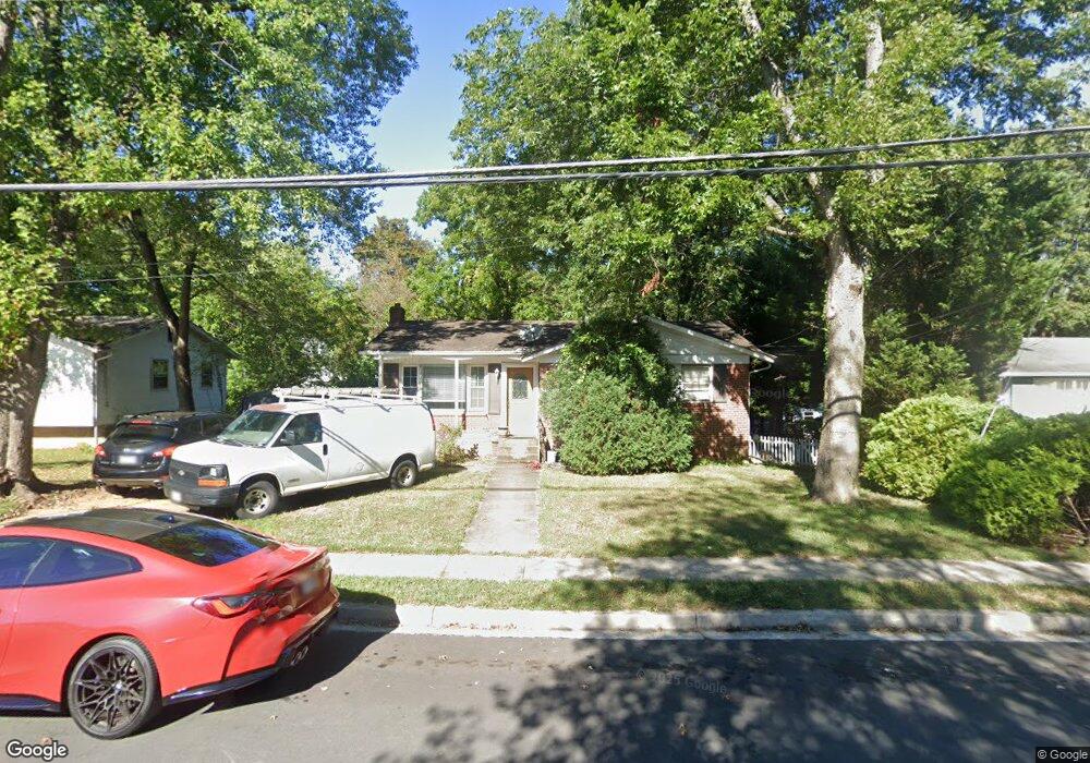 1020 Hillcrest Dr SW, Vienna, VA 22180 - photo 1