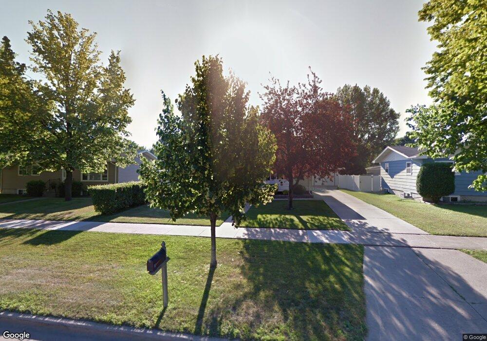 1119 S 20th St, Grand Forks, ND 58201 - photo 1