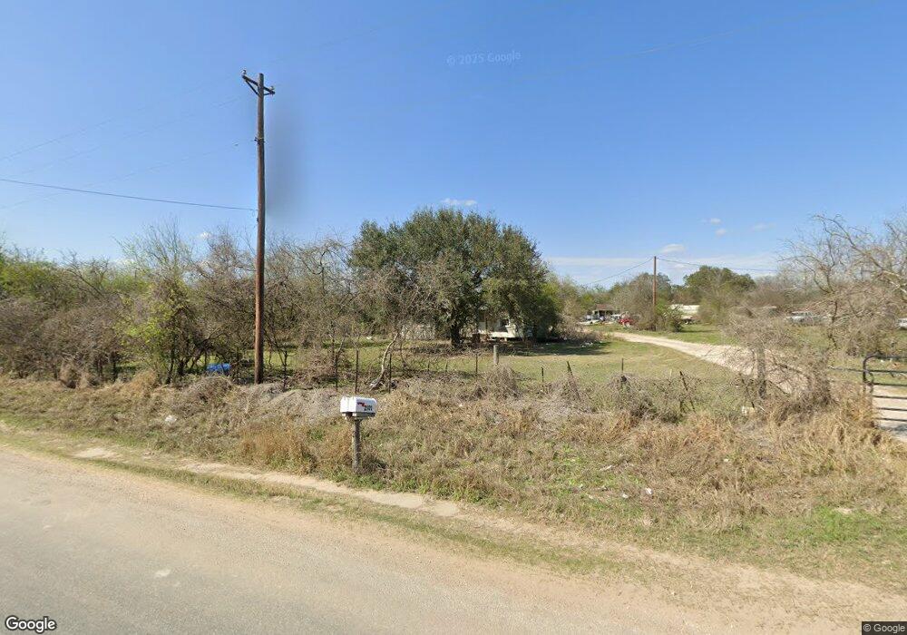 2101 Ellis Rd, Beeville, TX 78102 - photo 1