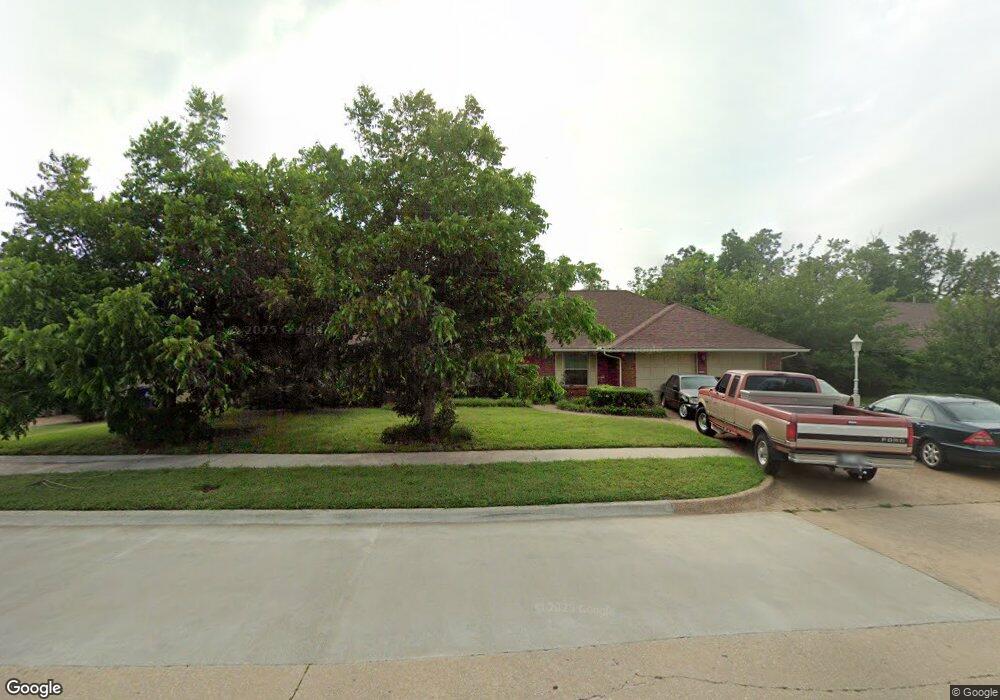 11801 Camelot Dr, Oklahoma City, OK 73120 - photo 1