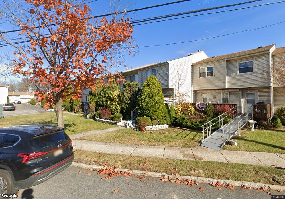 543 Willow Rd E unit 1, Staten Island, NY 10314 - photo 1