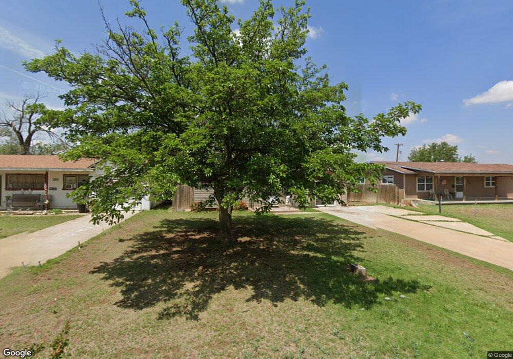 107 Yonkers St, Plainview, TX 79072 - photo 1