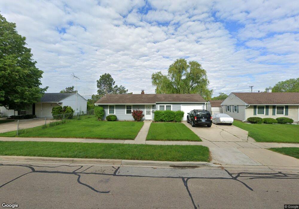 1250 N Elmwood Dr, Aurora, IL 60506 - photo 1