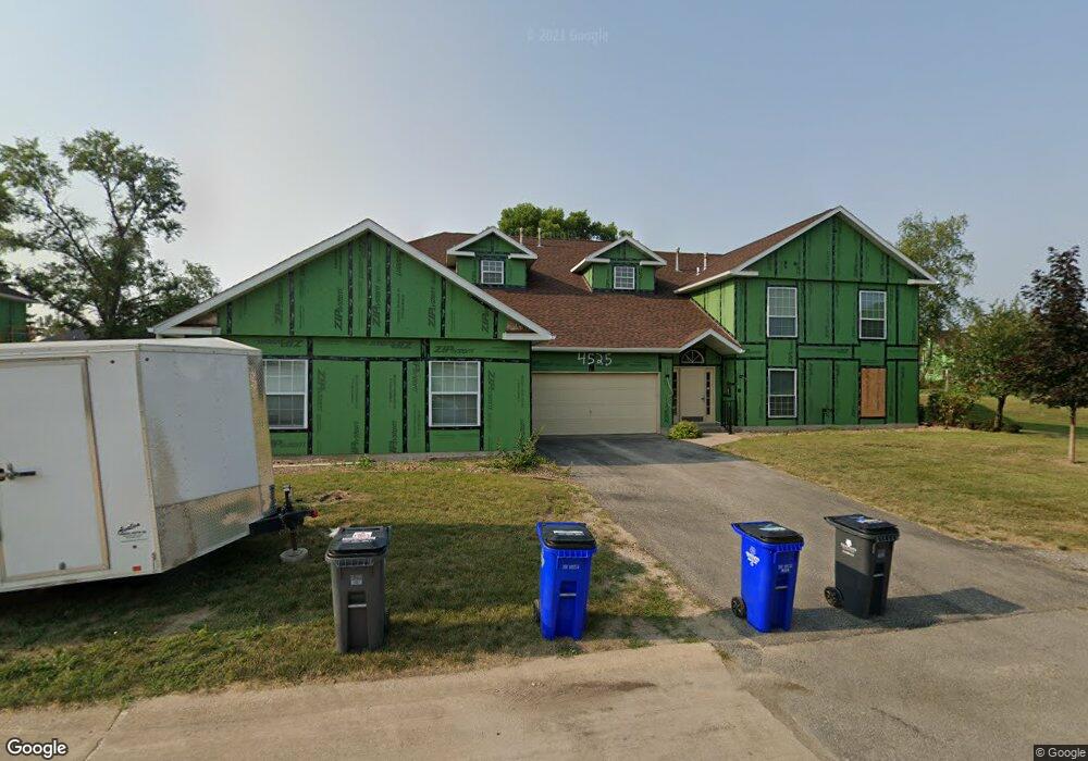 4525 Westchester Dr NE unit C, Cedar Rapids, IA 52402 - photo 1