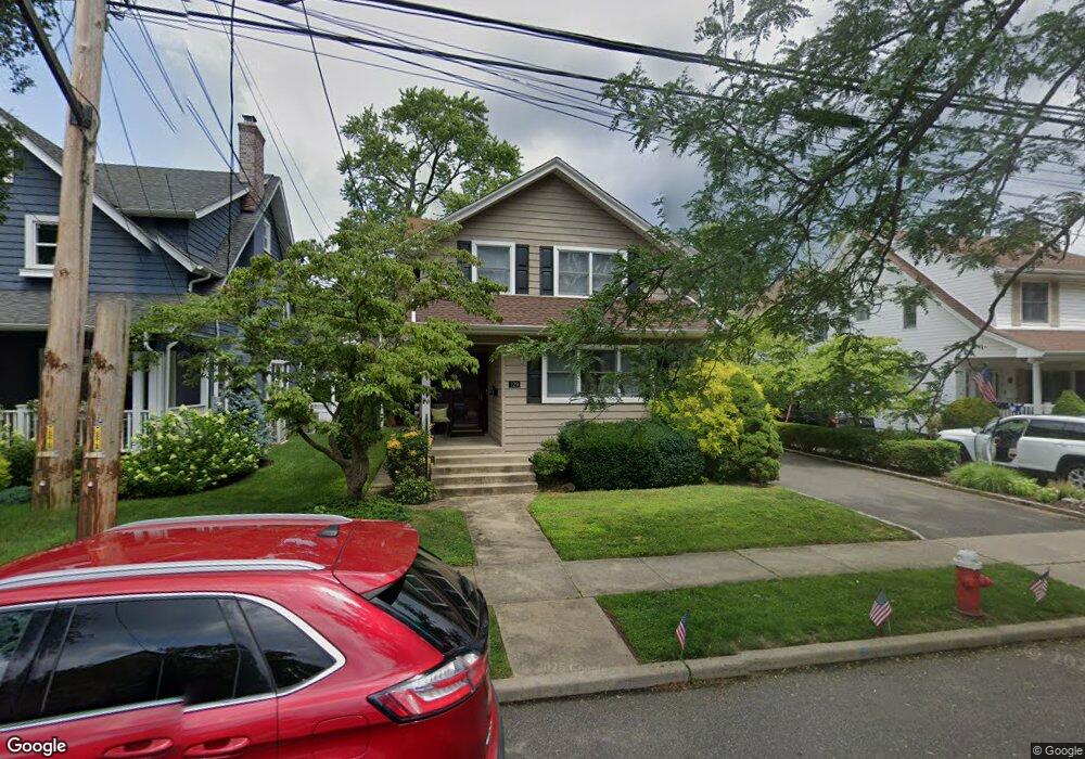 129 Reid Ave unit 2nd Fl, Port Washington, NY 11050 - photo 1