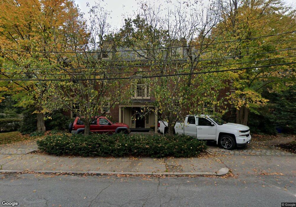 4 Hawthorn Rd unit 2 BED Brookline, Brookline, MA 02445 - photo 1