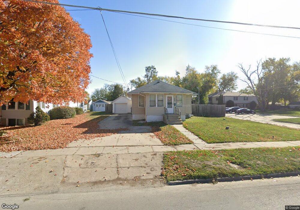 320 E 8th St S, Newton, IA 50208 - photo 1
