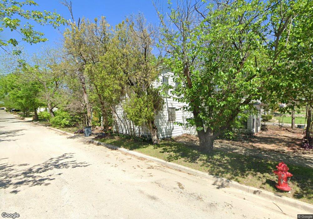 616 W Ball St, Weatherford, TX 76086 - photo 1