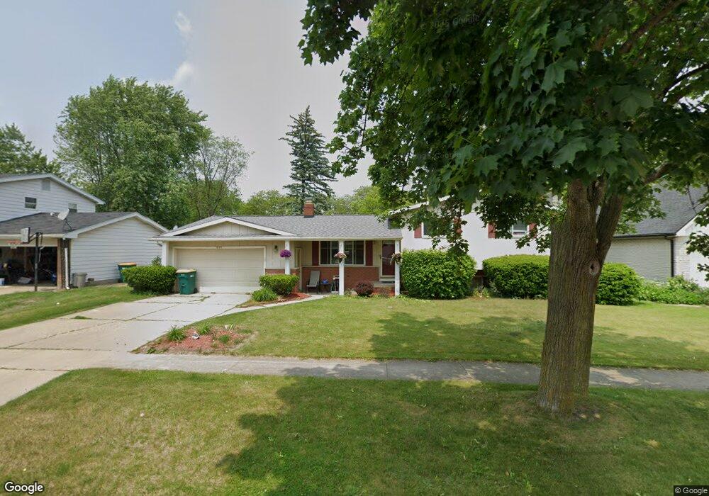 1023 Clearview Dr, Flushing, MI 48433 - photo 1