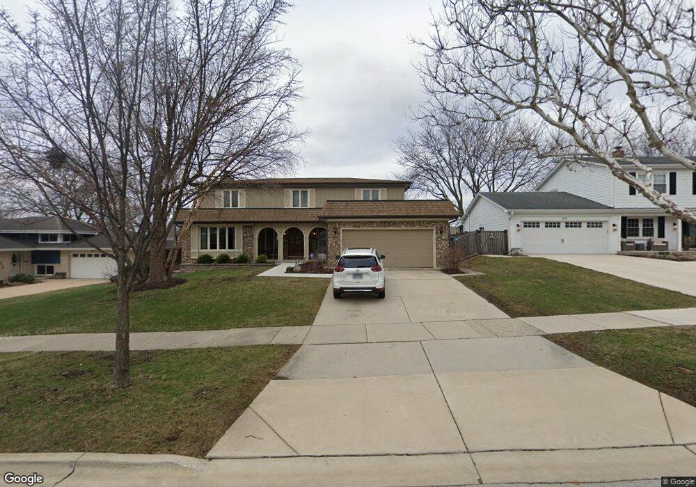 640 S Hillcrest Ave, Elmhurst, IL 60126 - photo 1