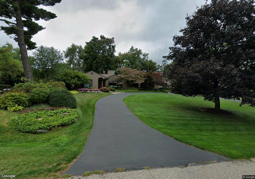 6840 Meadowlake Rd, Bloomfield Hills, MI 48301 - photo 1