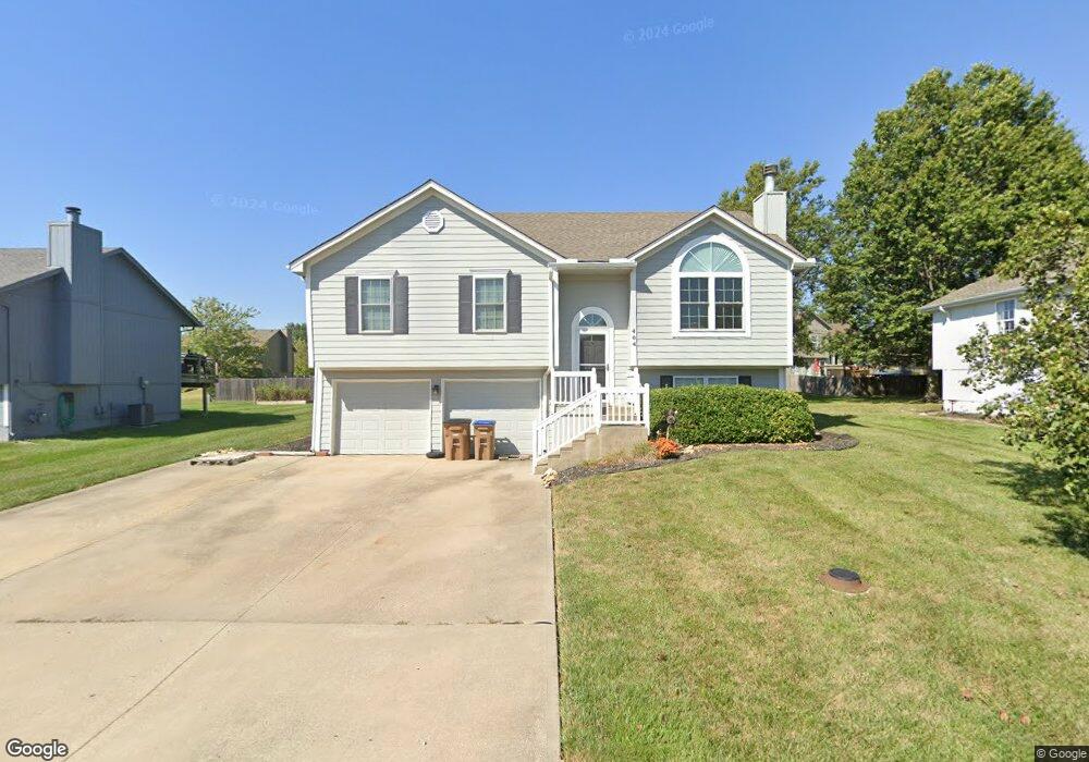 404 N Crest Dr, Raymore, MO 64083 - photo 1