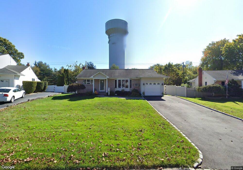 24 Tyram Ln, ComMacK, NY 11725 - photo 1