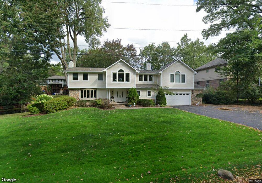 2108 Bayou Dr, West Bloomfield, MI 48323 - photo 1