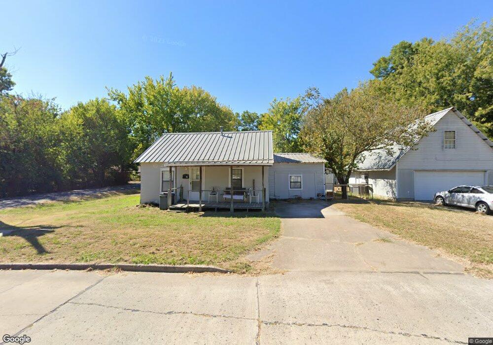202 N Orphan St, Pryor, OK 74361 - photo 1