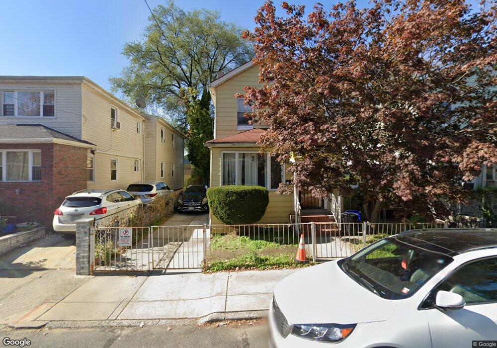 10518 170th St, Jamaica, NY 11433 - photo 1