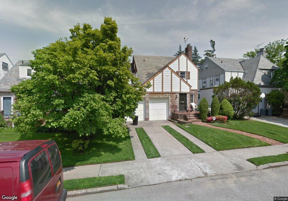 7641 174th St, Fresh Meadows, NY 11366 - photo 1