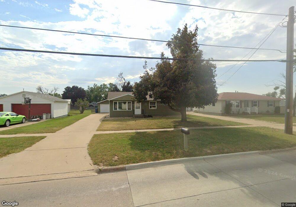 2234 C St SW, Cedar Rapids, IA 52404 - photo 1