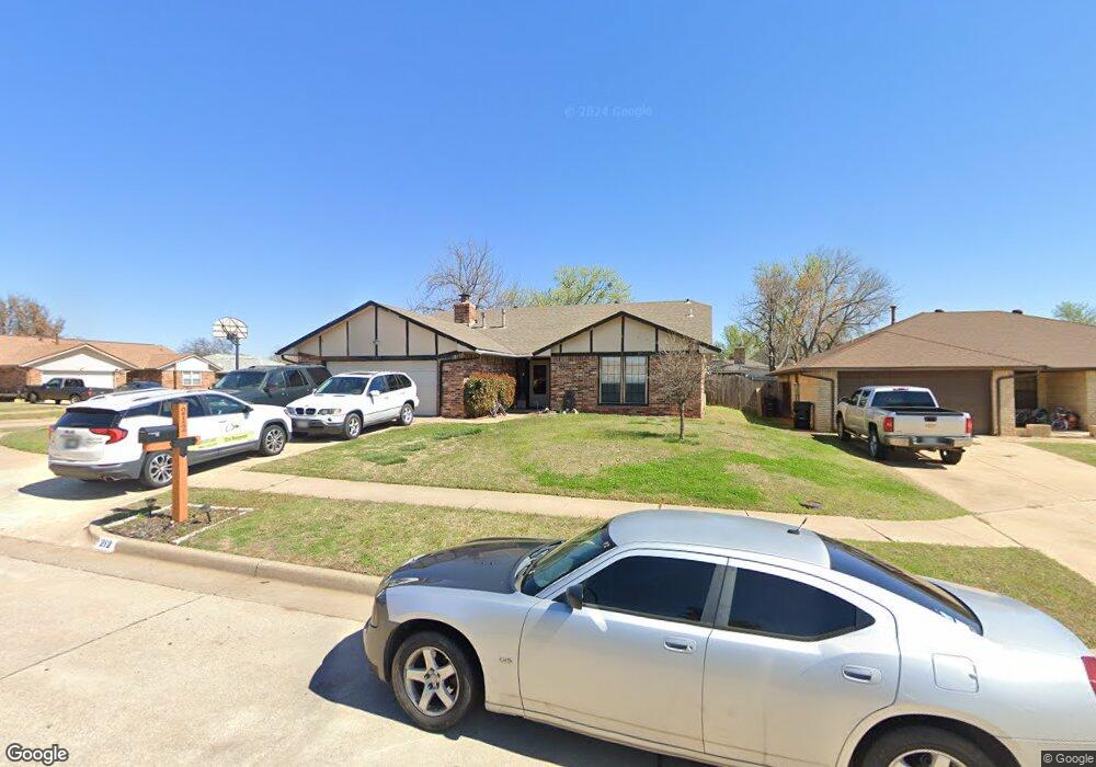 212 Red Oak Cir, Moore, OK 73160 - photo 1