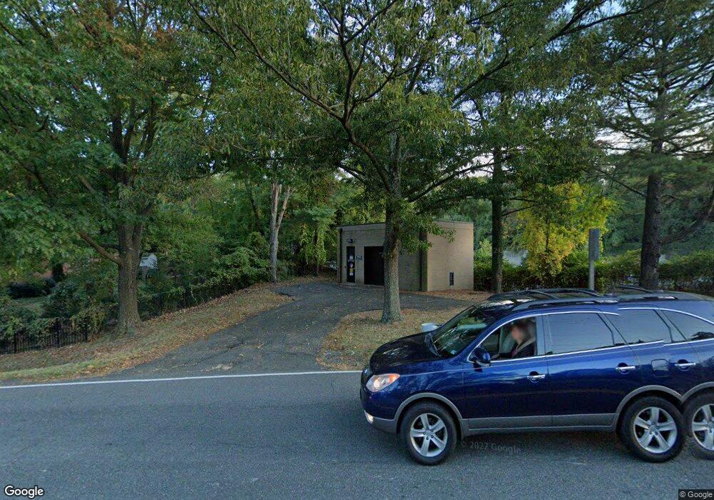 6903 Haycock Rd, Falls Church, VA 22043 - photo 1