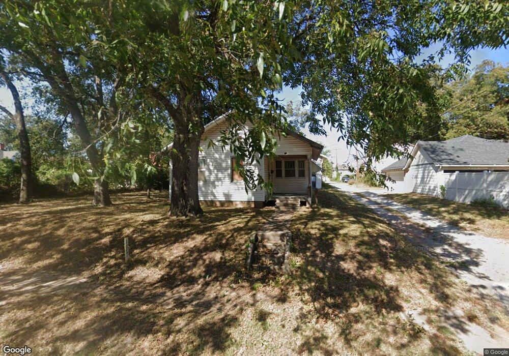 318 W Dewey St, Shawnee, OK 74801 - photo 1