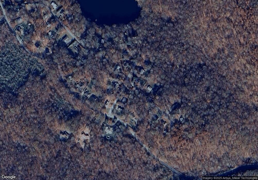 91 Lakeview Dr, Pawling, NY 12564 - photo 1