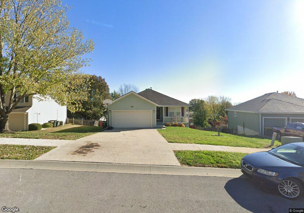 608 Pebble Beach Dr, Lansing, KS 66043 - photo 1