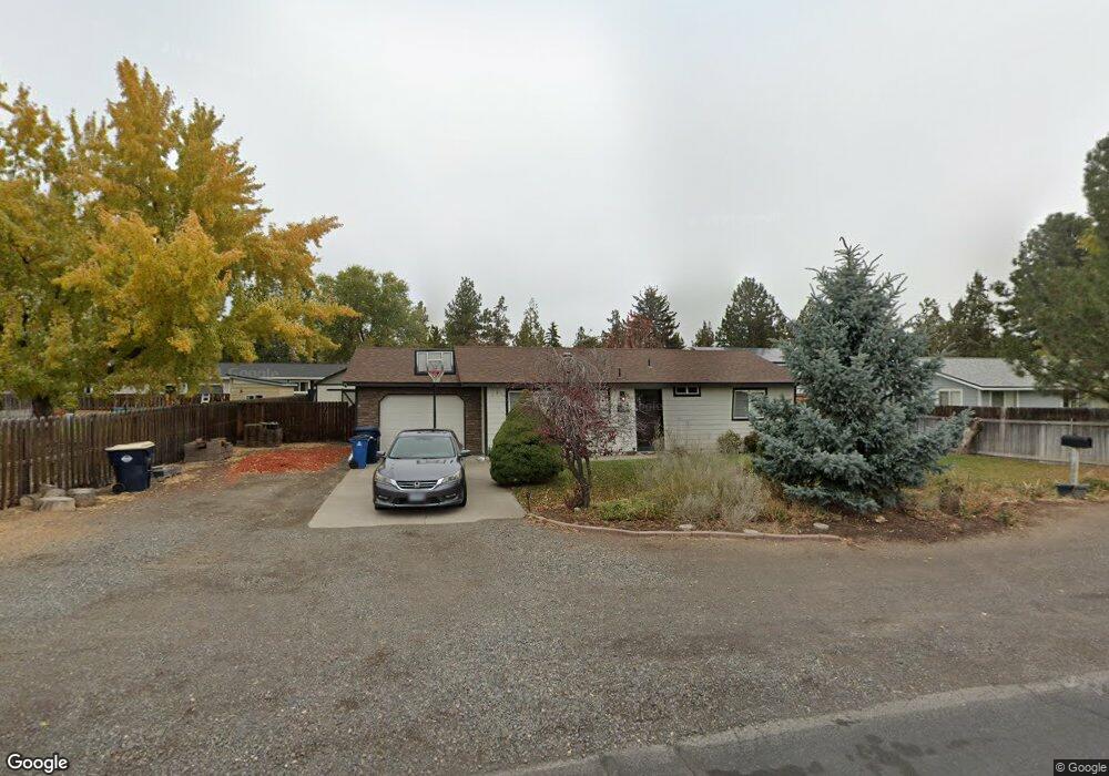 2633 SW Evergreen Ave, Redmond, OR 97756 - photo 1