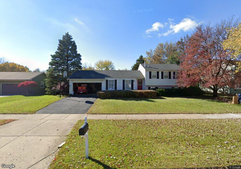 124 Cedarbrook Rd, Naperville, IL 60565 - photo 1