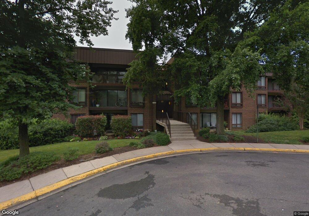 134 Roberts Ln unit 101, Alexandria, VA 22314 - photo 1