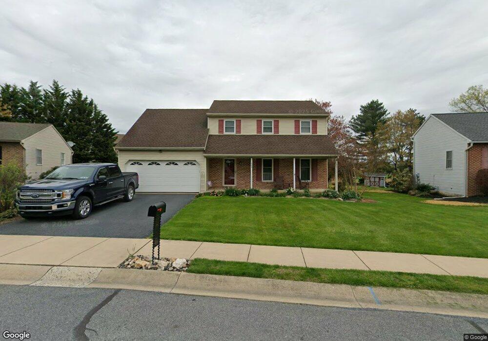 204 Zwecker Cir, New Holland, PA 17557 - photo 1