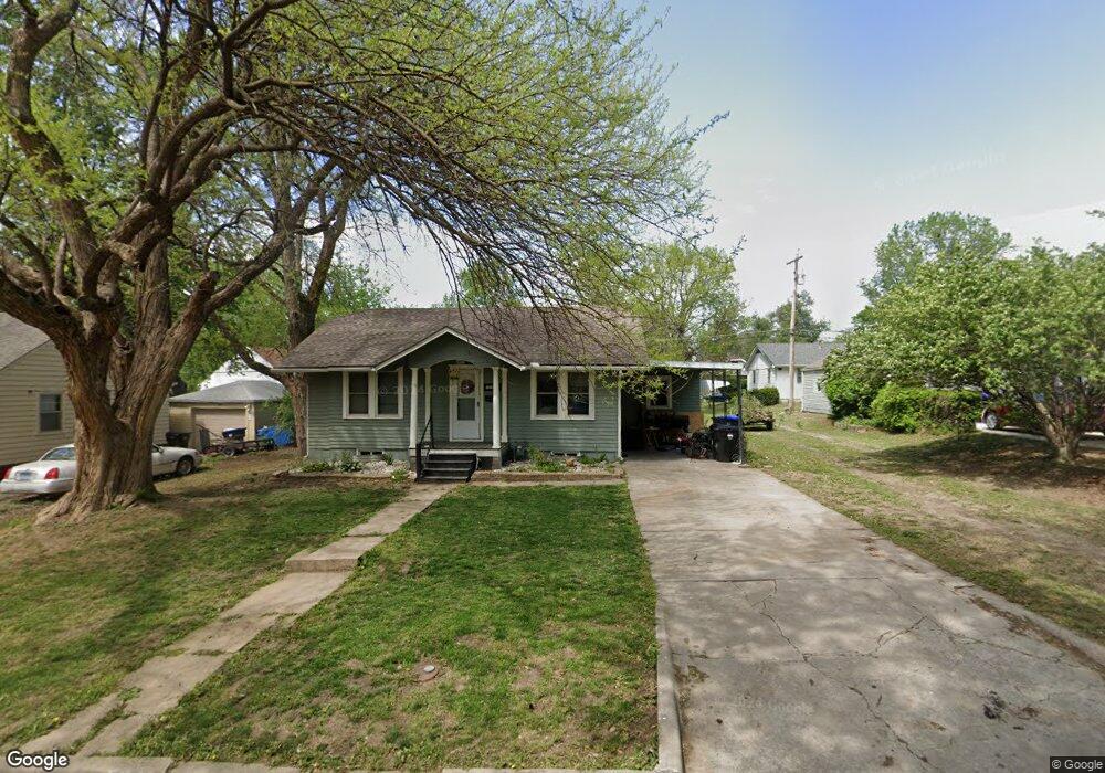2214 SW Kenilworth Ct, Topeka, KS 66606 - photo 1