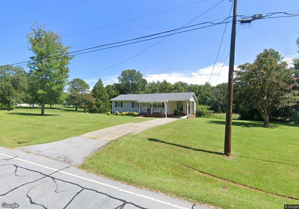 692 Edgewater Dr, Gaffney, SC 29340 - photo 1