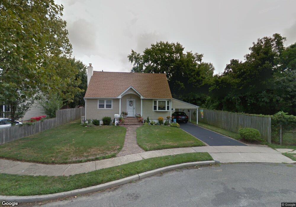 563 Knoll Ct, Seaford, NY 11783 - photo 1