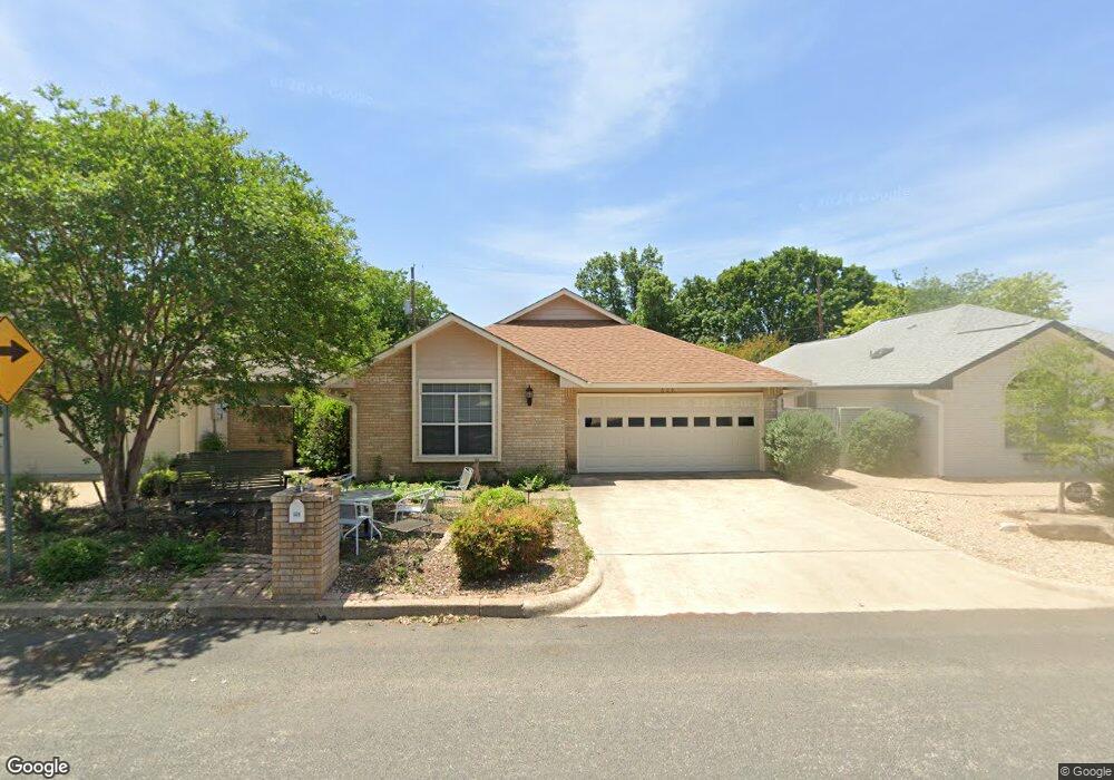 609 Courtney St, Fredericksburg, TX 78624 - photo 1